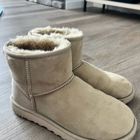 UGG Classic Mini II - Picture 2 of 5